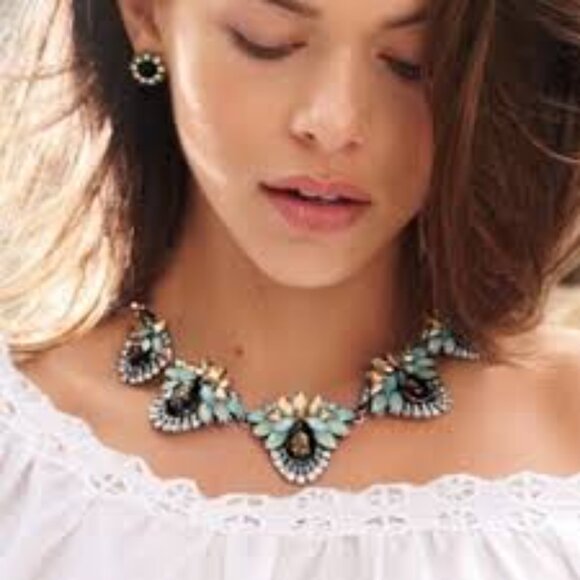 Chloe+Isabel Trevi Statement Necklace Retired N391 - Picture 1 of 10